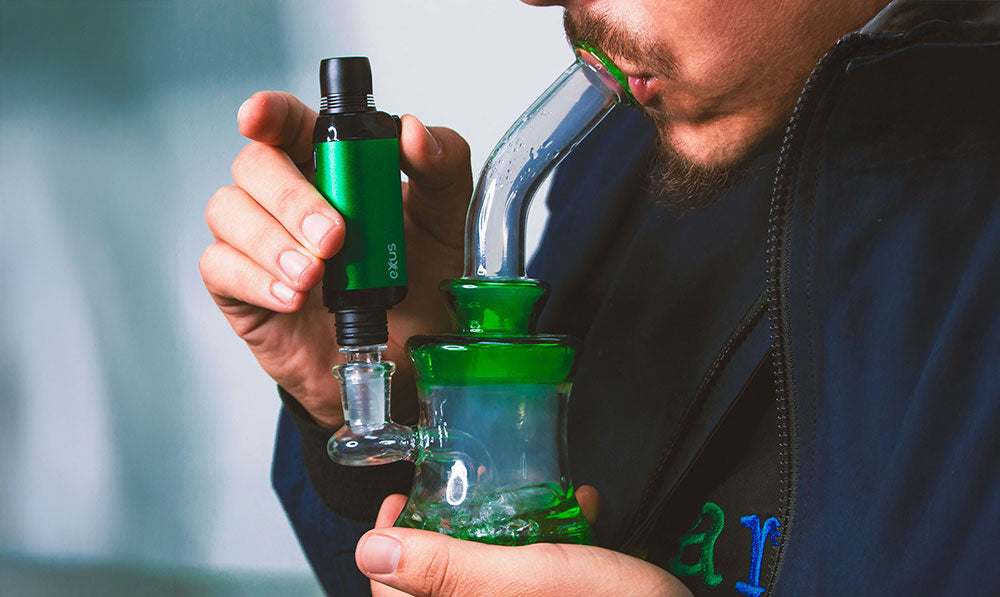 man using Exxus VRS with Dab rig