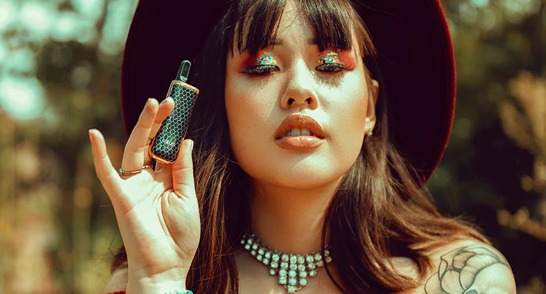 Woman holding black Exxus Minovo